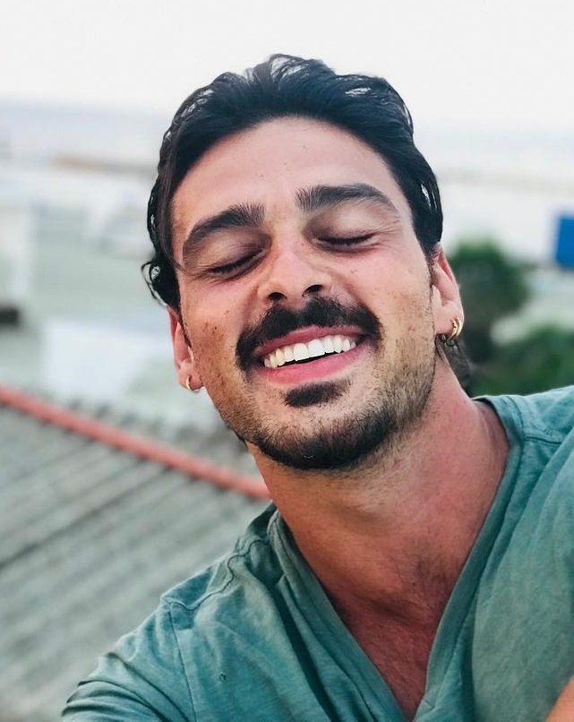 Fotos sonriendo de Michele Morrone